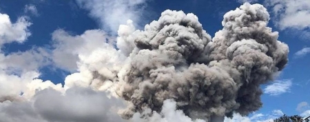 В Индонезии проснулся еще один вулкан.